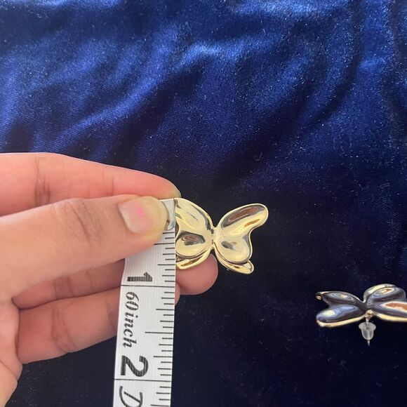 Gold-tone Butterfly Fashion Metal Charm Stud Earrings - Picture 4 of 6